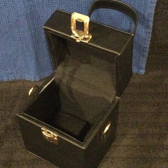 NWOT Versona black box evening bag. - Picture 4 of 7